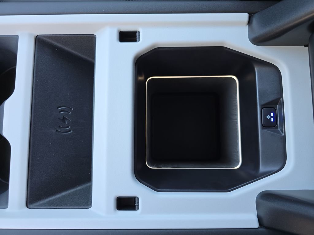 New 2026 Borasco Grey LAND ROVER X-Dynamic SE image 13