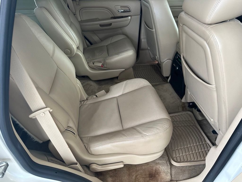 Used 2011 White Cadillac Premium image 30