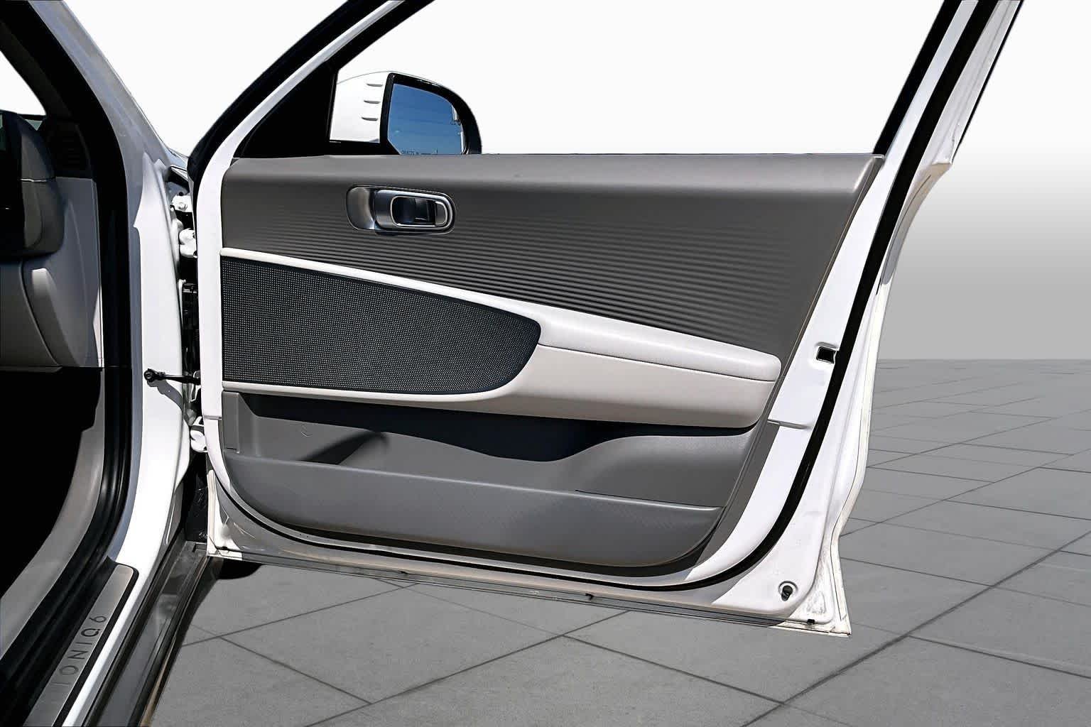 Used 2025 Serenity White Hyundai SEL image 23