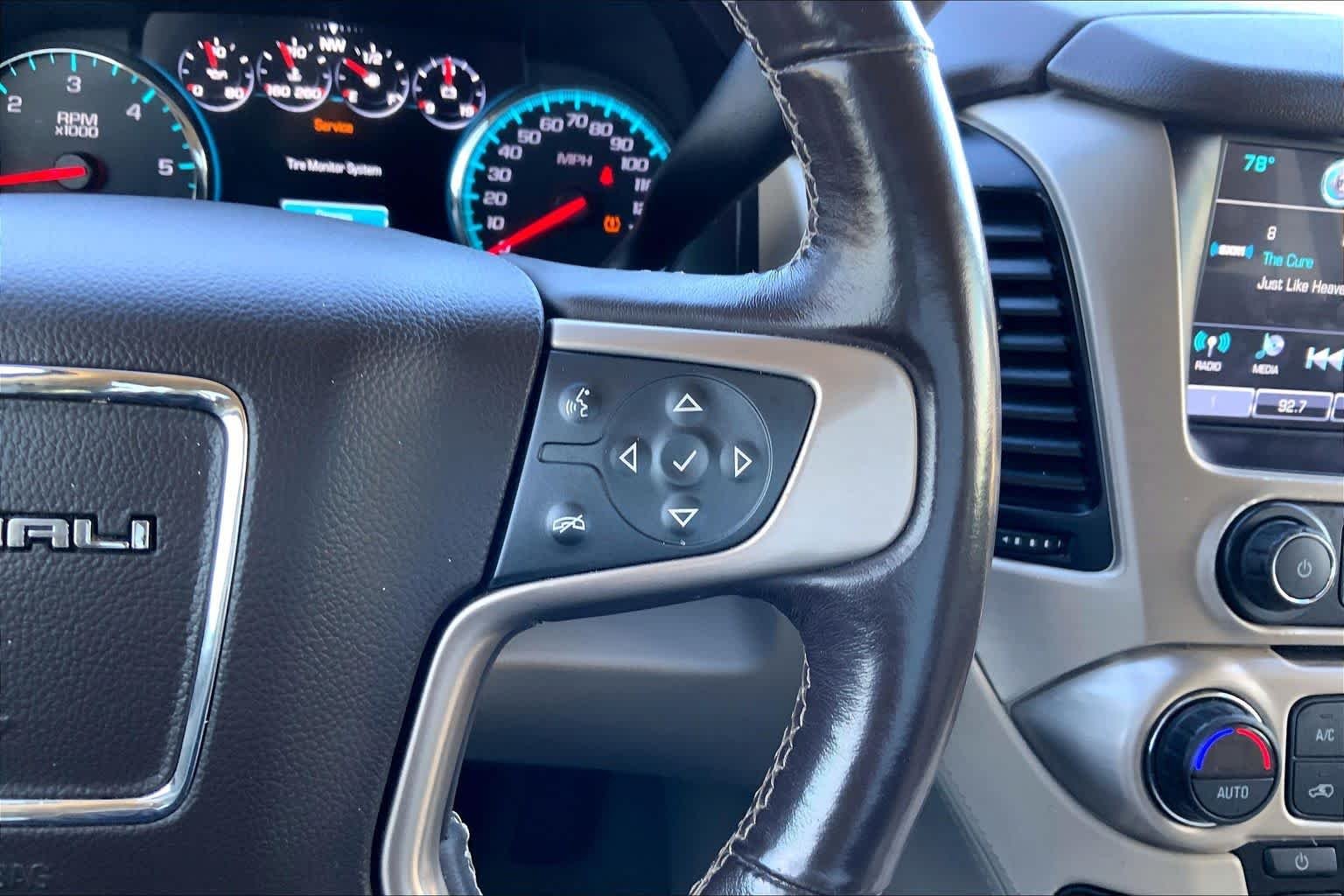 Used 2019 White Frost Tricoat GMC Denali image 25