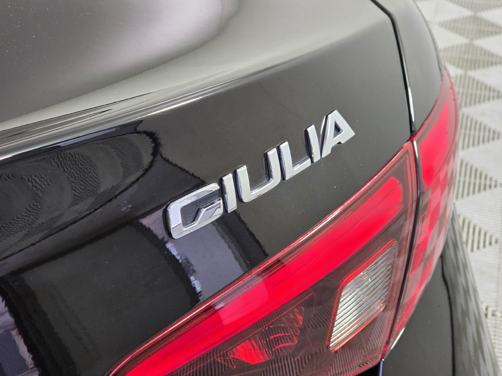 2017 Alfa Romeo Giulia Base - Photo 47