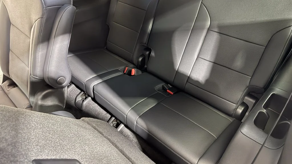 New 2027 Summit White Chevrolet LT image 10