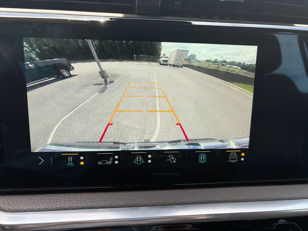 Used 2022 Silver GMC Denali image 20