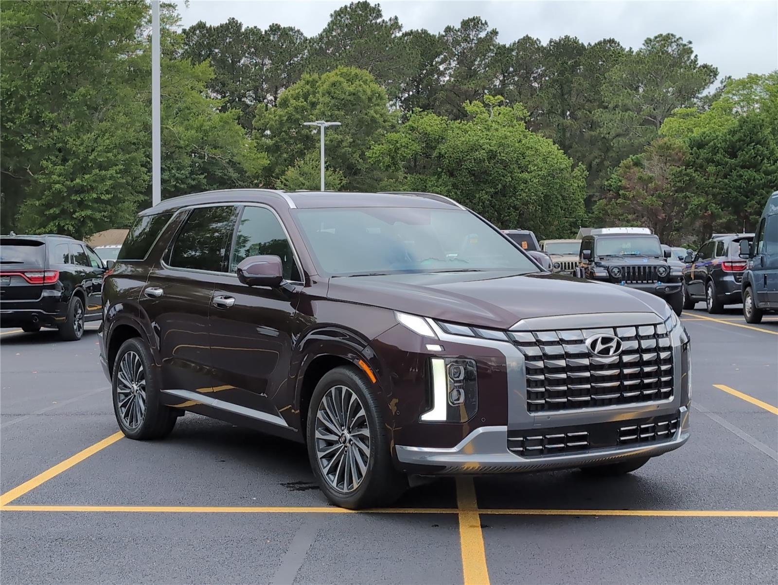 Used 2024 Sierra Burgundy Hyundai Calligraphy image 9