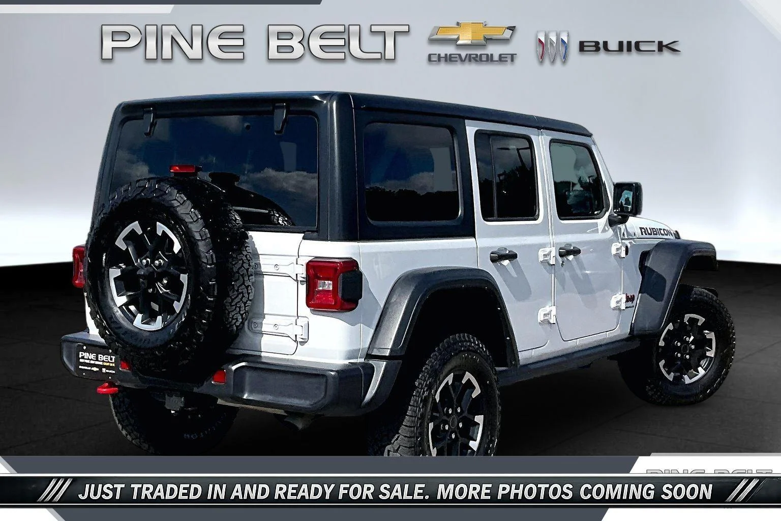 Used 2025 White Jeep 4-Door Rubicon 4x4 image 11
