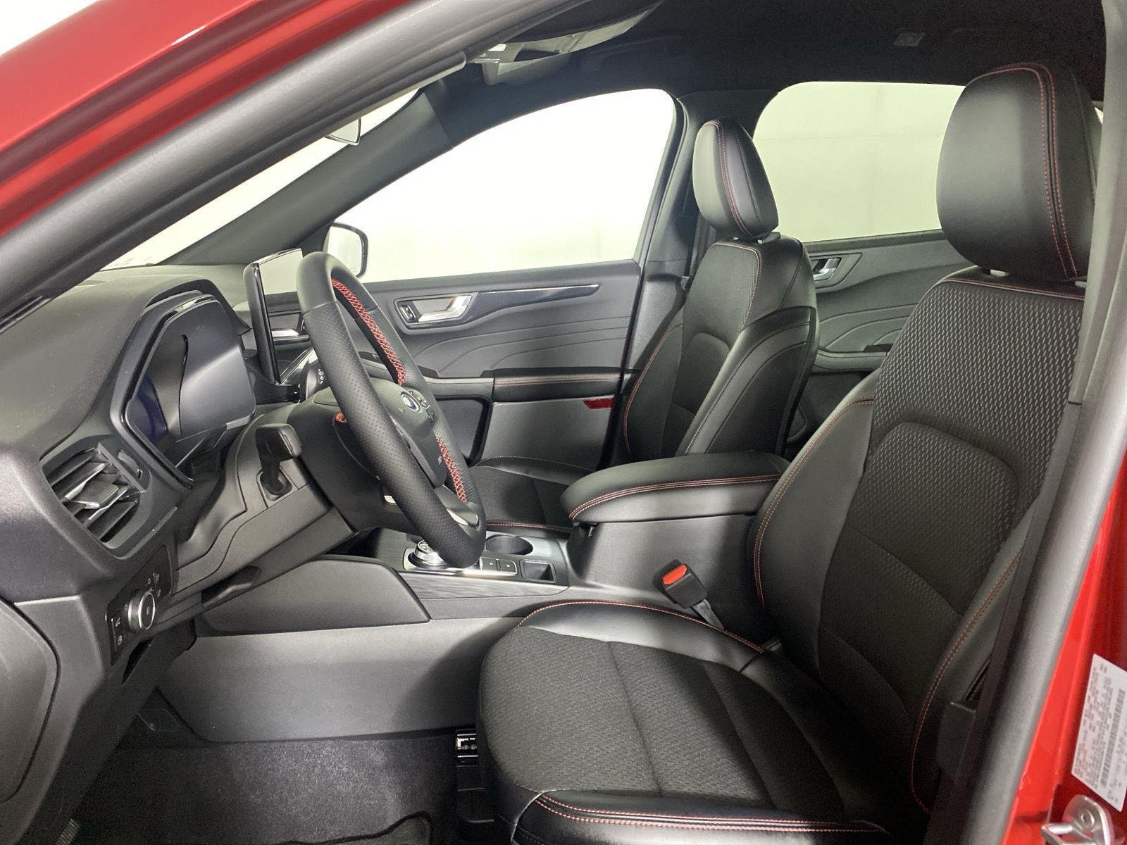Used 2025 Rapid Red Metallic Tinted Clearcoat Ford ST-Line Select image 10