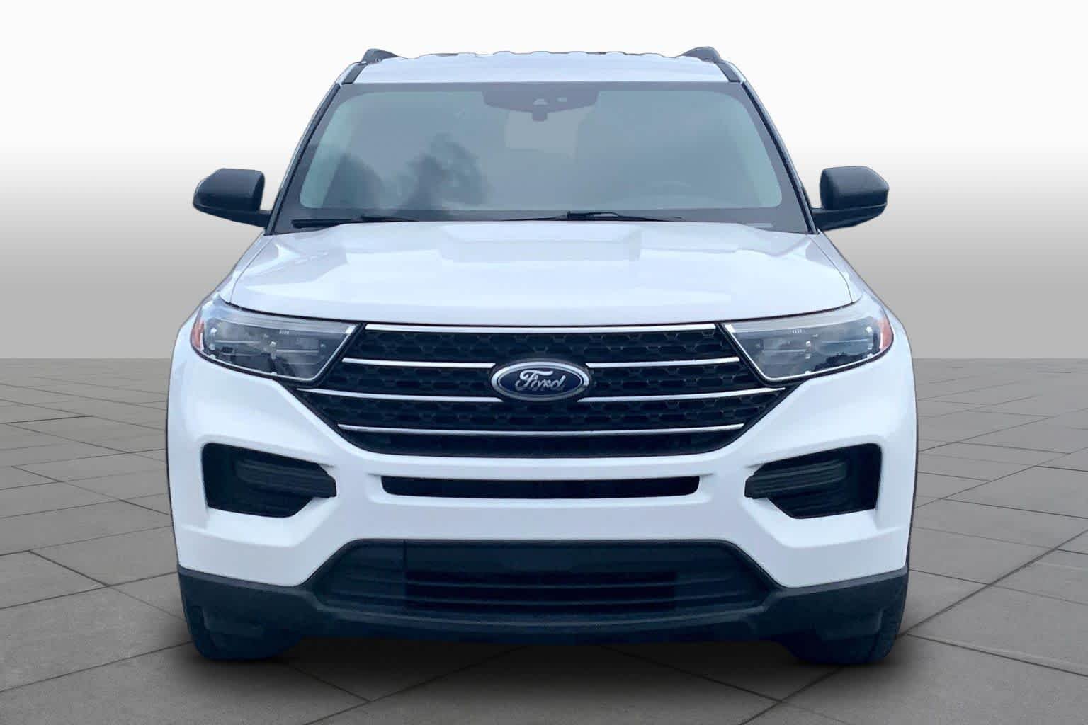 Used 2022 Oxford White Ford XLT image 4