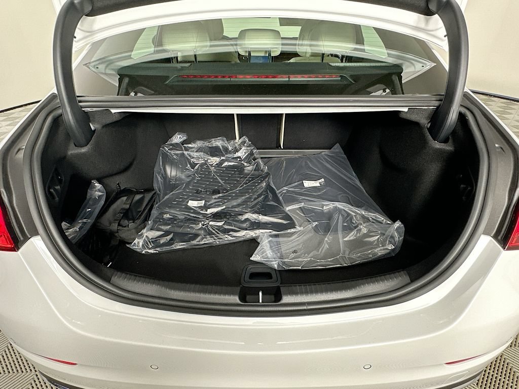 New 2026 MANUFAKTUR Moonlight White Metallic Mercedes-Benz C 300 image 62