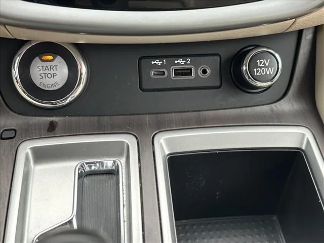 Used 2020 White Nissan Platinum image 29