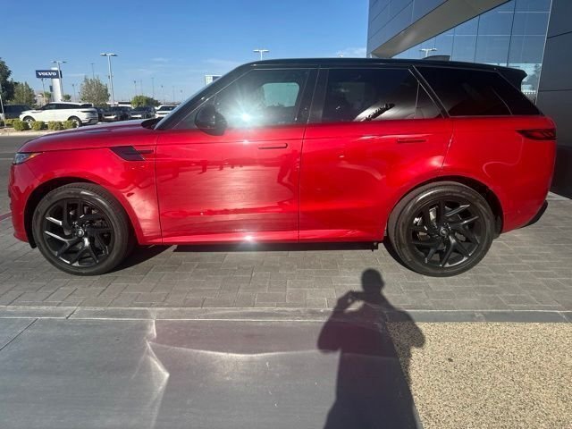 Used 2023 Red Land Rover SE Dynamic image 8
