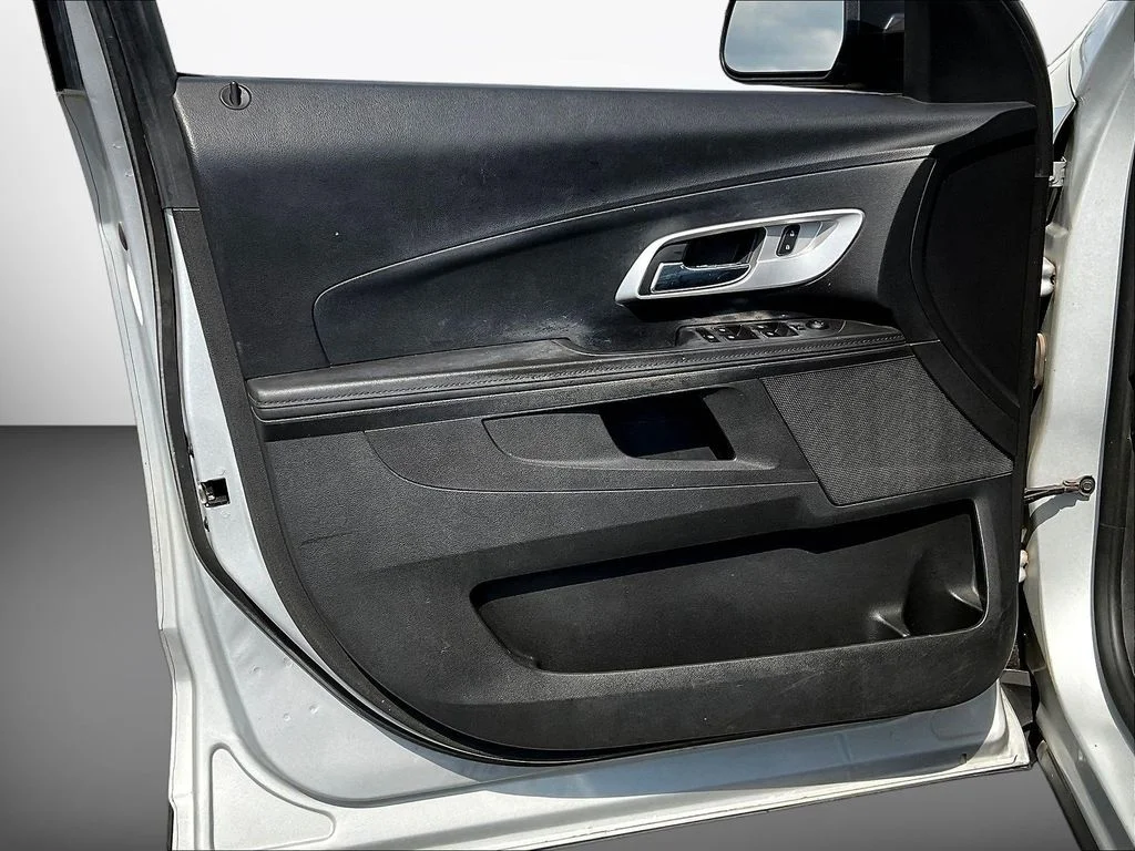 Used 2016 Silver Ice Metallic Chevrolet LS image 21