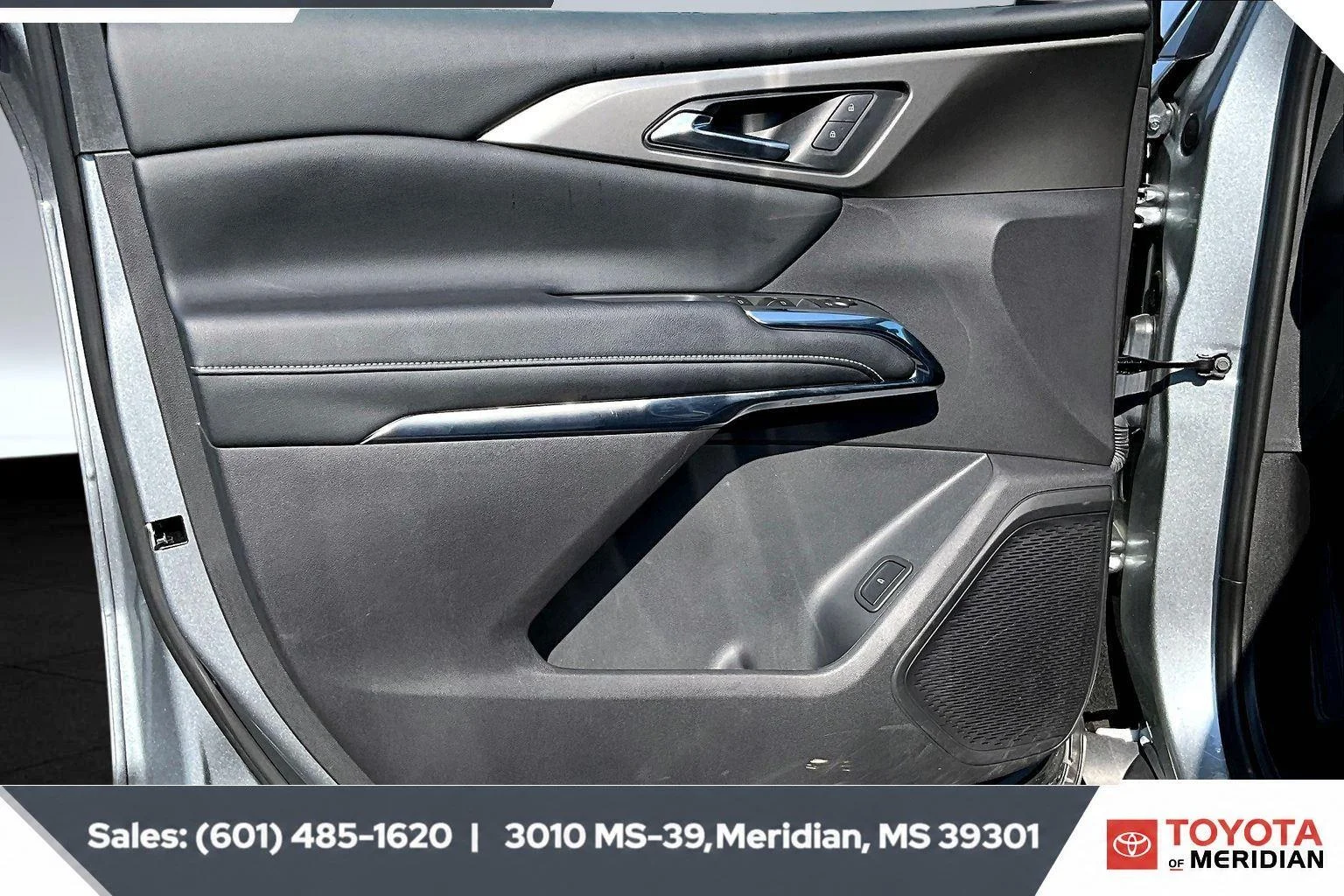 Used 2026 Sterling Gray Metallic Chevrolet FWD LT image 17