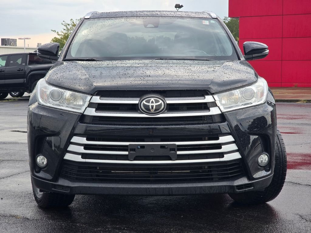Used 2019 Black Toyota XLE image 12
