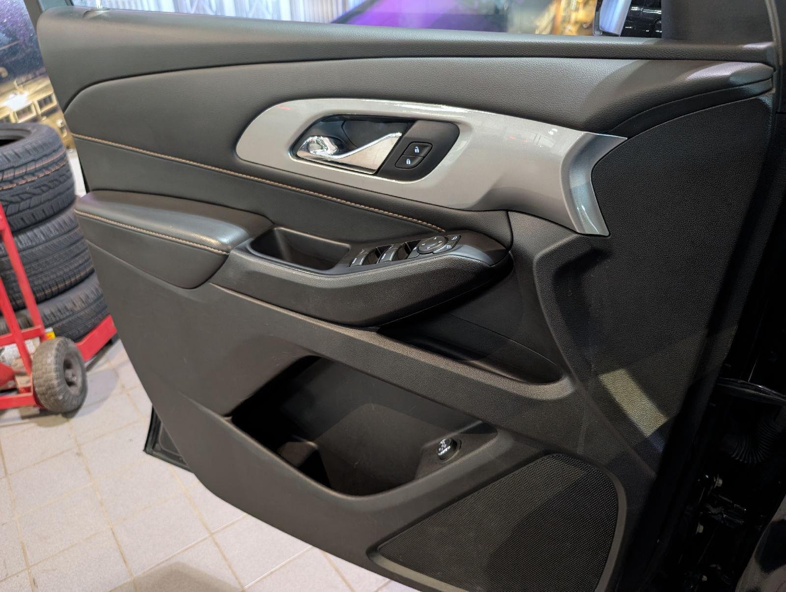 Used 2020 Mosaic Black Metallic Chevrolet LT Cloth image 12