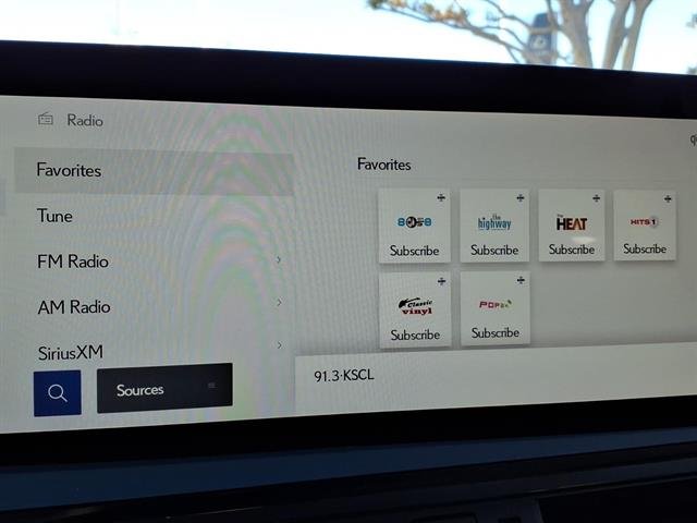 2025 Lexus ES Hybrid 300h - Photo 10