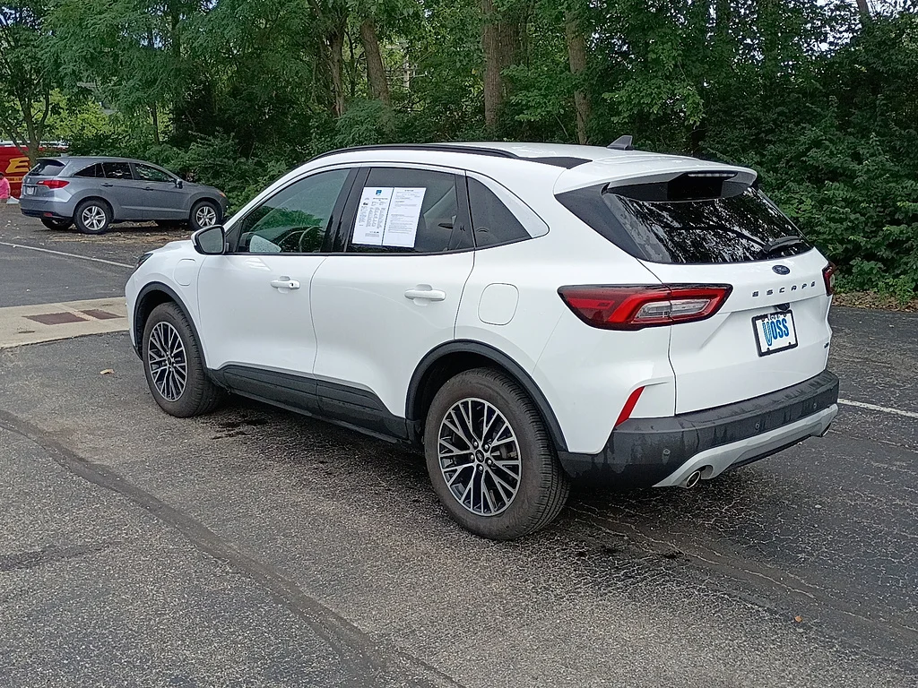Used 2023 Oxford White Ford Base image 5