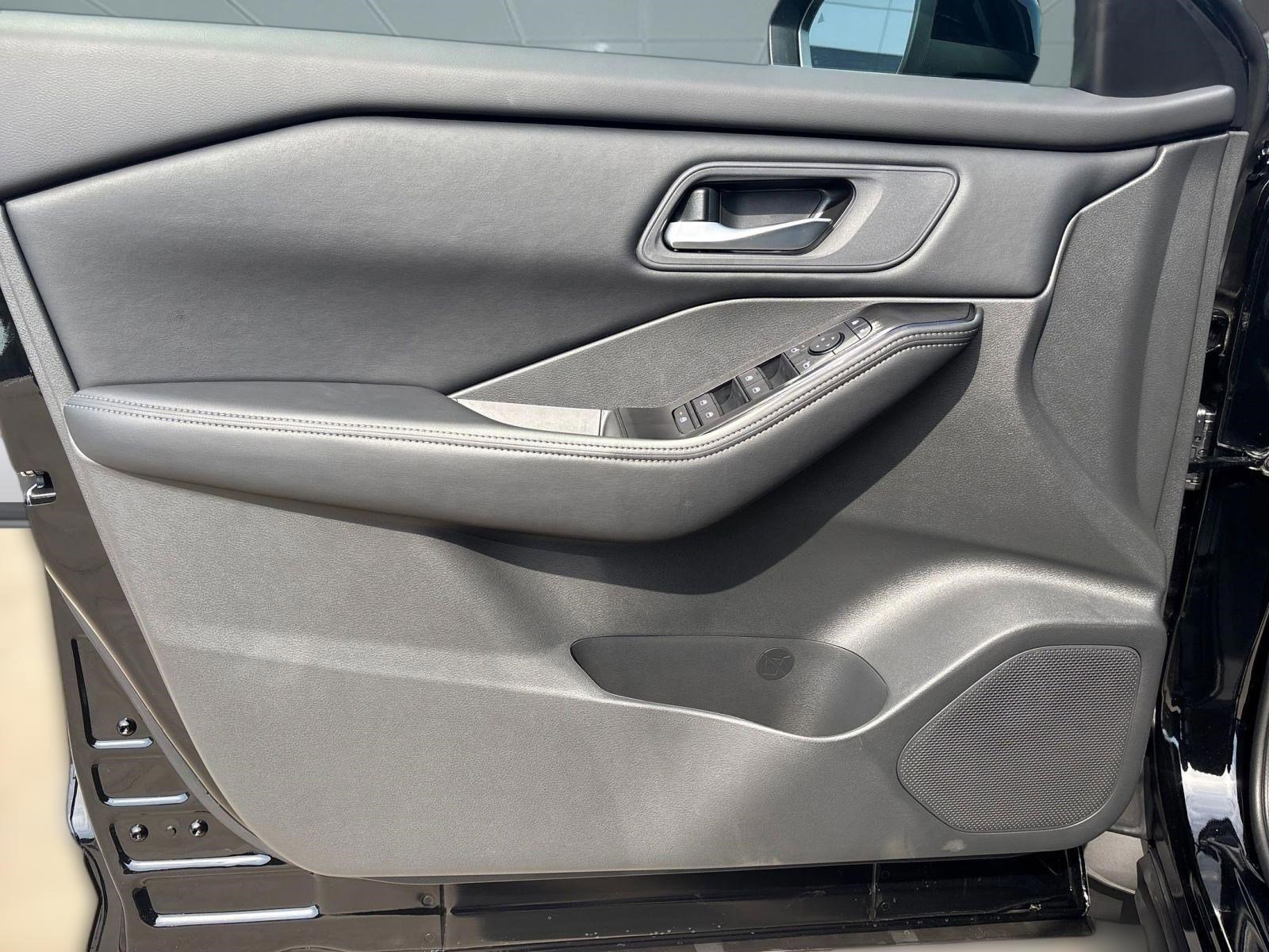 2026 Nissan Rogue SV - Photo 13