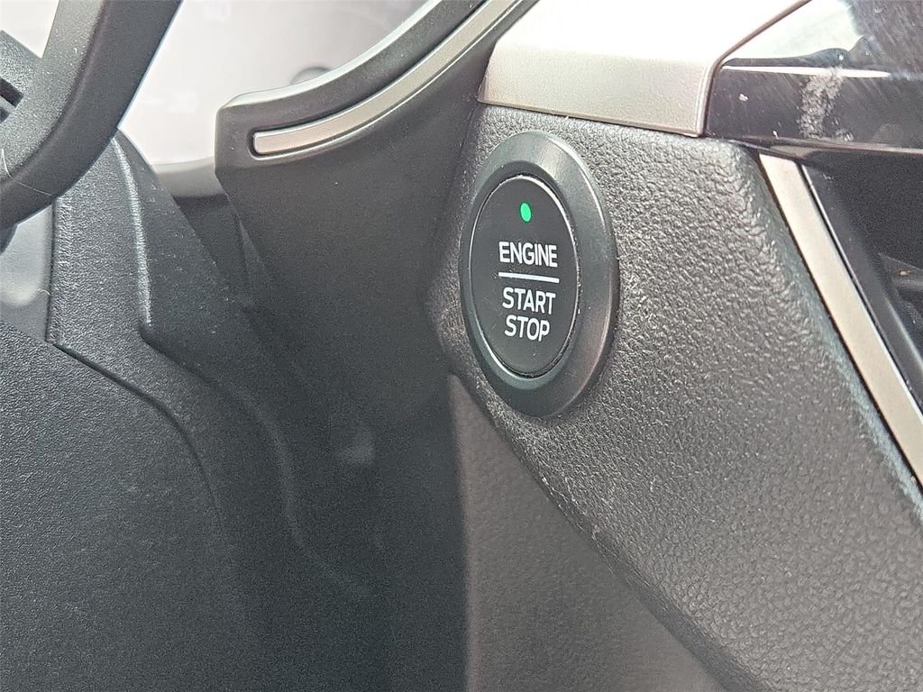 Used 2020 Silver Ford SEL image 9