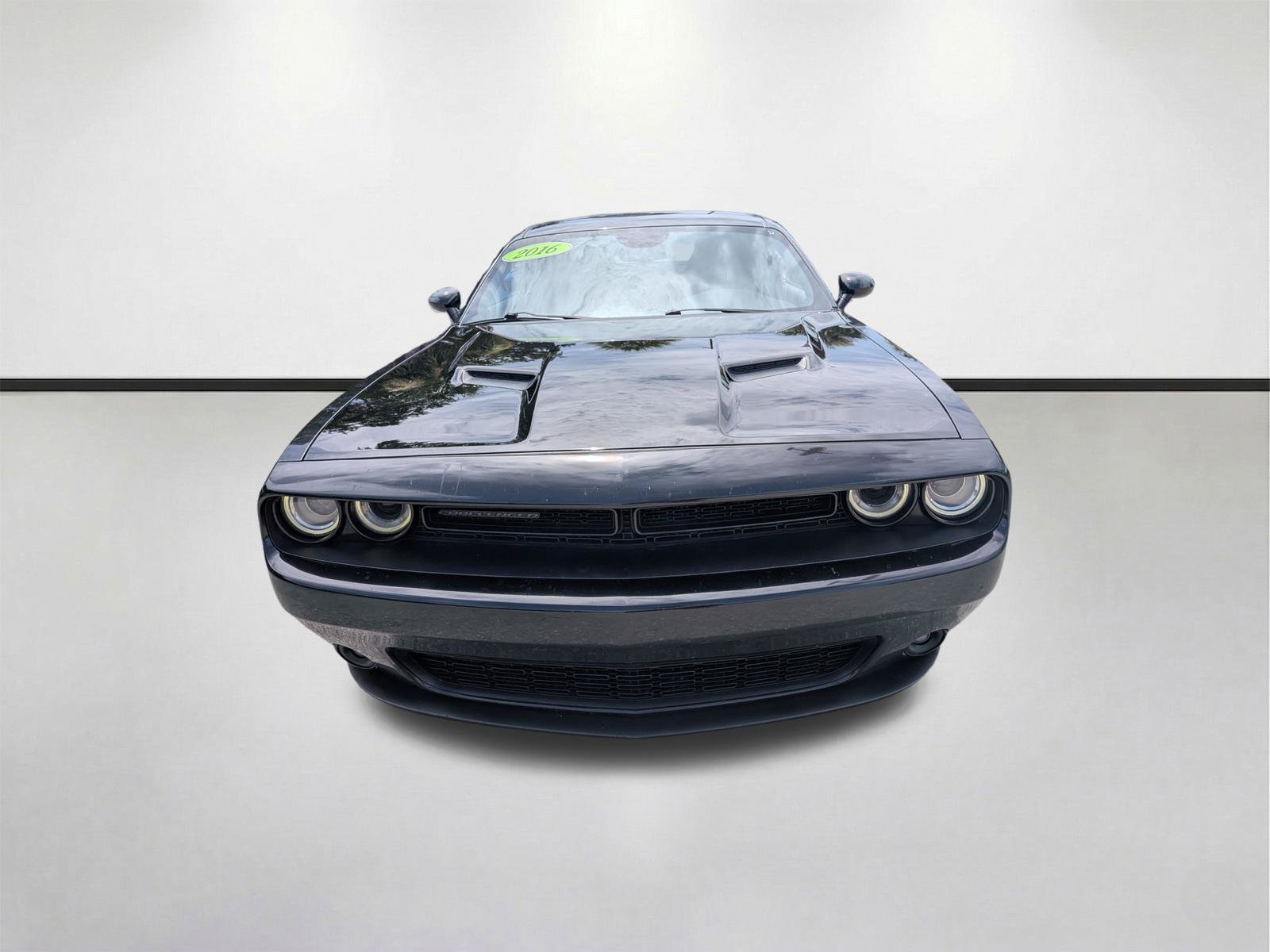 Used 2016 Pitch Black Clearcoat Dodge SXT image 10