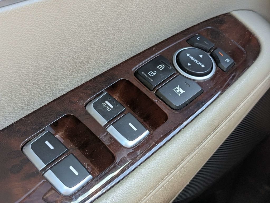 Used 2017 White Kia LX image 25