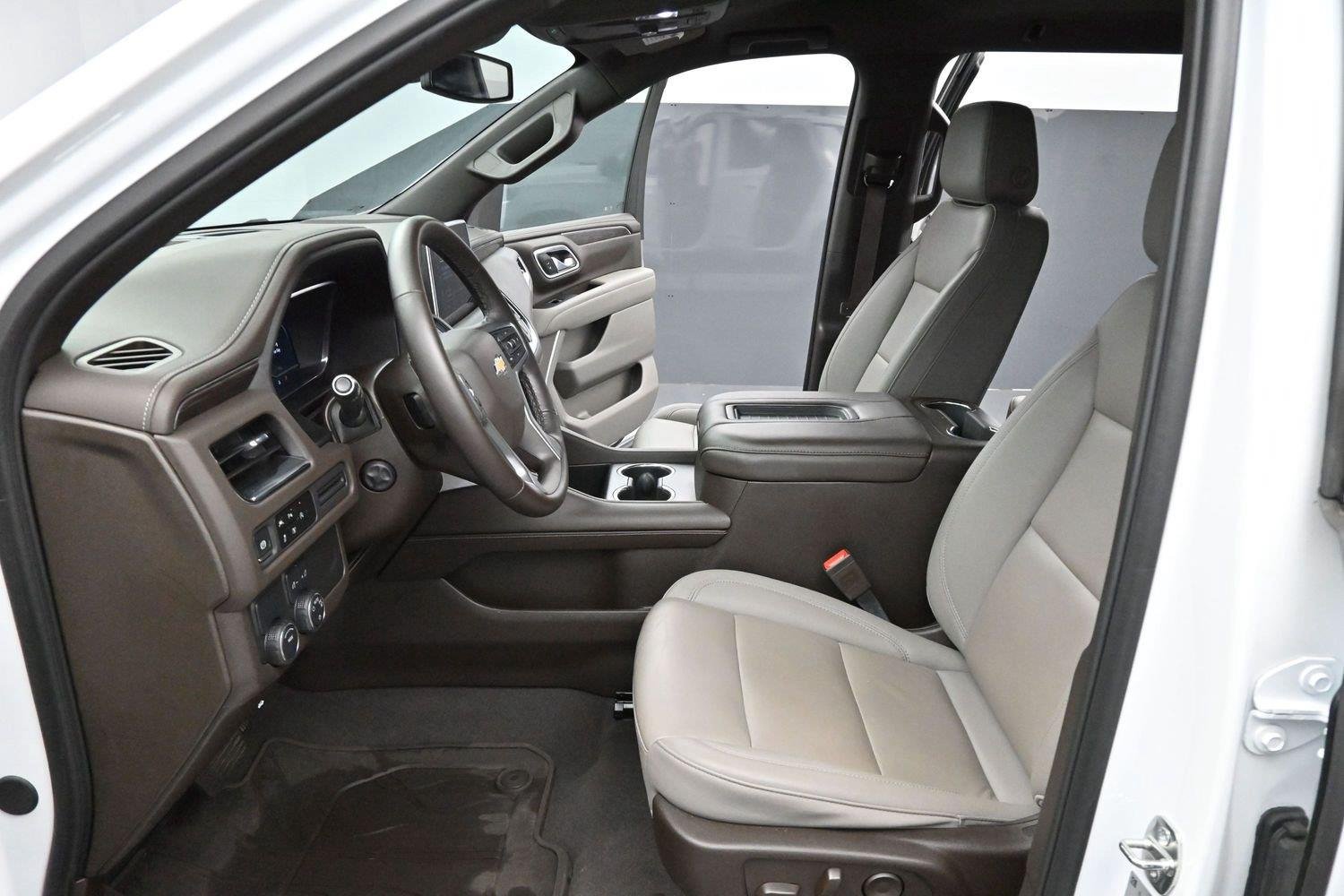 Used 2024 Summit White Chevrolet LT image 12