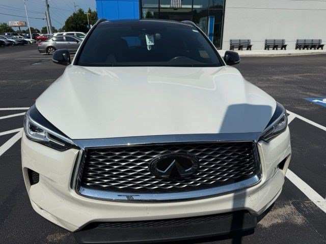 Used 2021 Majestic White INFINITI LUXE image 2