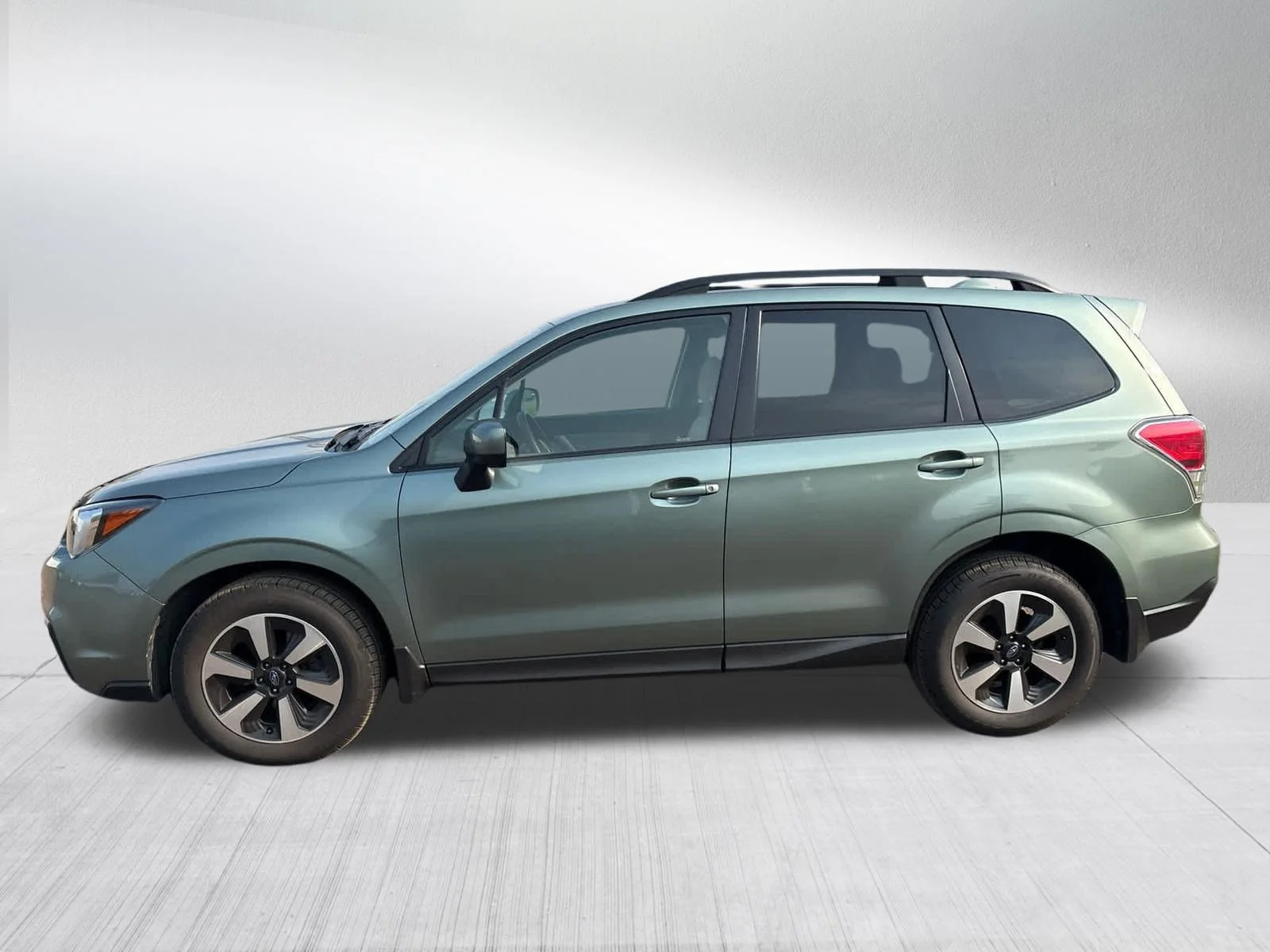 Used 2017 Jasmine Green Metallic Subaru Premium image 17
