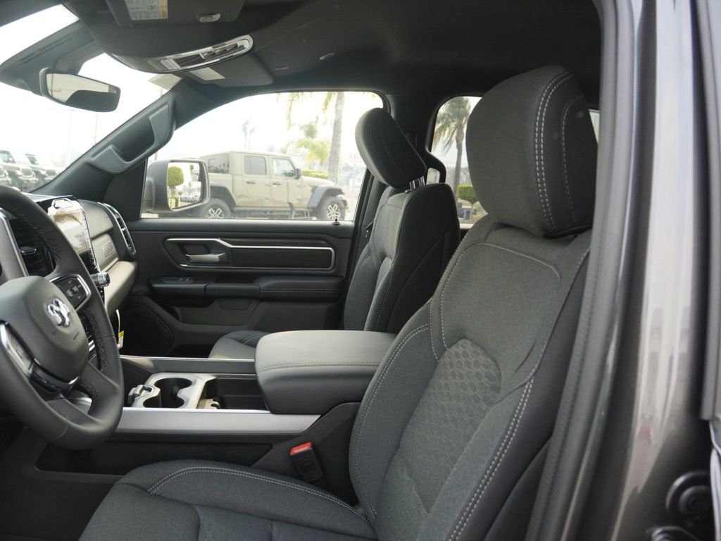 New 2026 Granite Crystal Metallic Clear-Coat Exterior Paint RAM Big Horn/Lone Star image 18