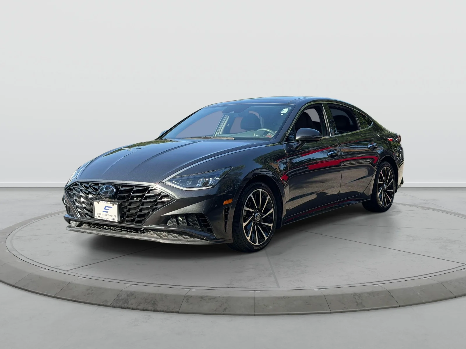 Used 2020 Gray Hyundai SEL Plus image 3