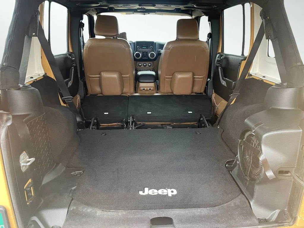 Used 2014 Dune Clear Coat Jeep Sahara image 9