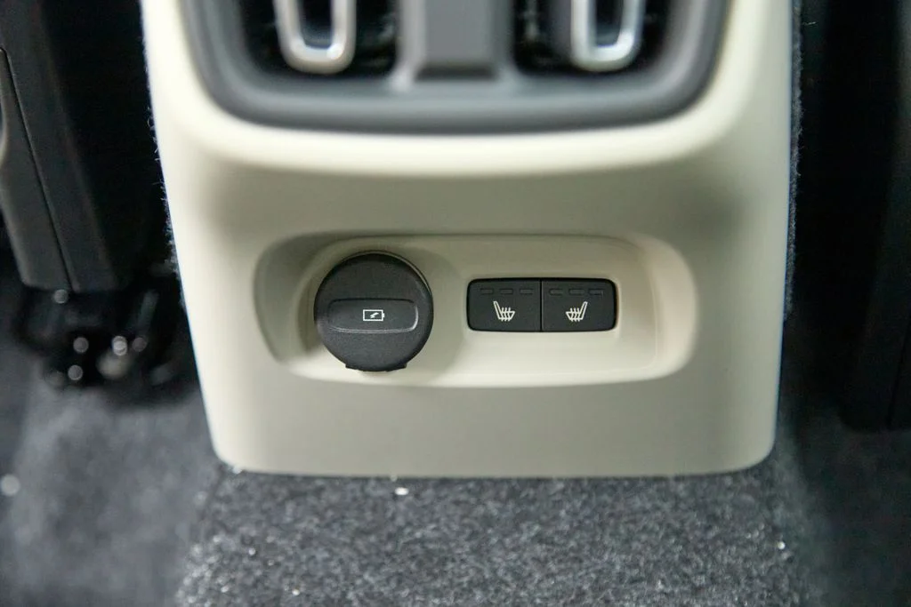 New 2026 Crystal White Volvo Plus image 22
