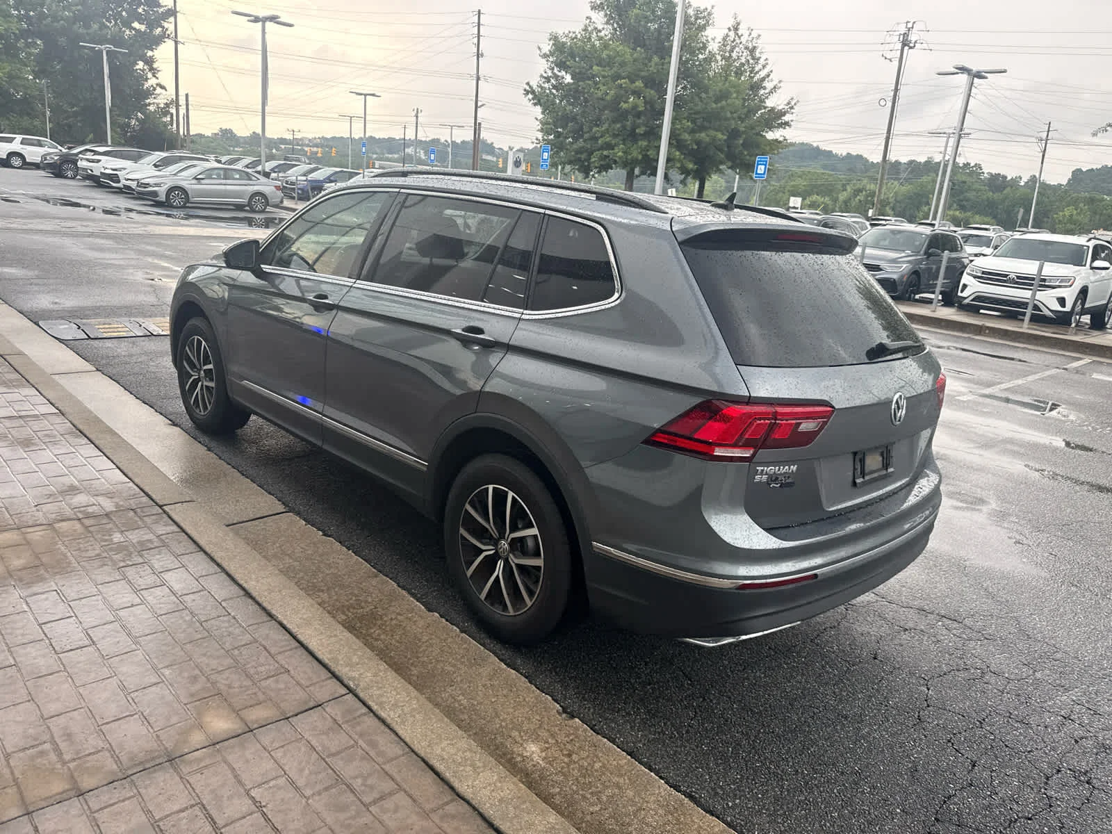Certified Used 2021 Platinum Gray Metallic Volkswagen SE image 5