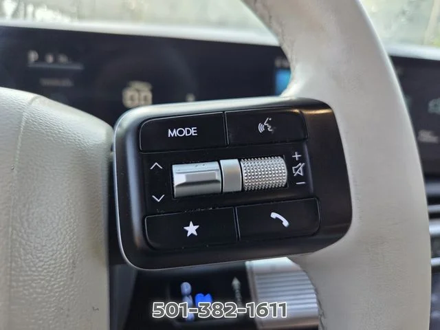 Used 2024 Silver Hyundai SEL image 26
