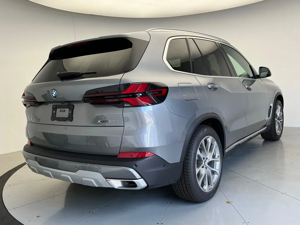 New 2026 Skyscraper Grey Metallic BMW xDrive50e image 3