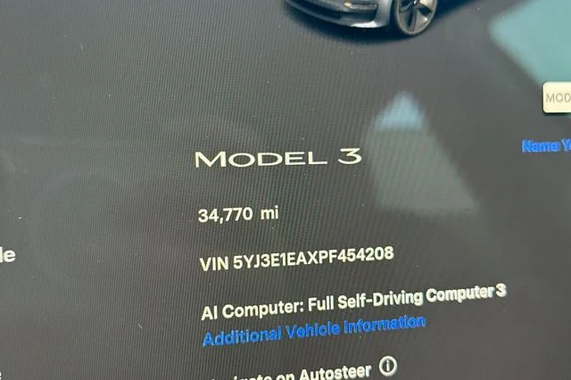 Used 2023  Tesla Base image 27