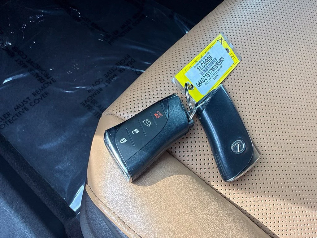 Used 2021 Black Lexus 350 image 31
