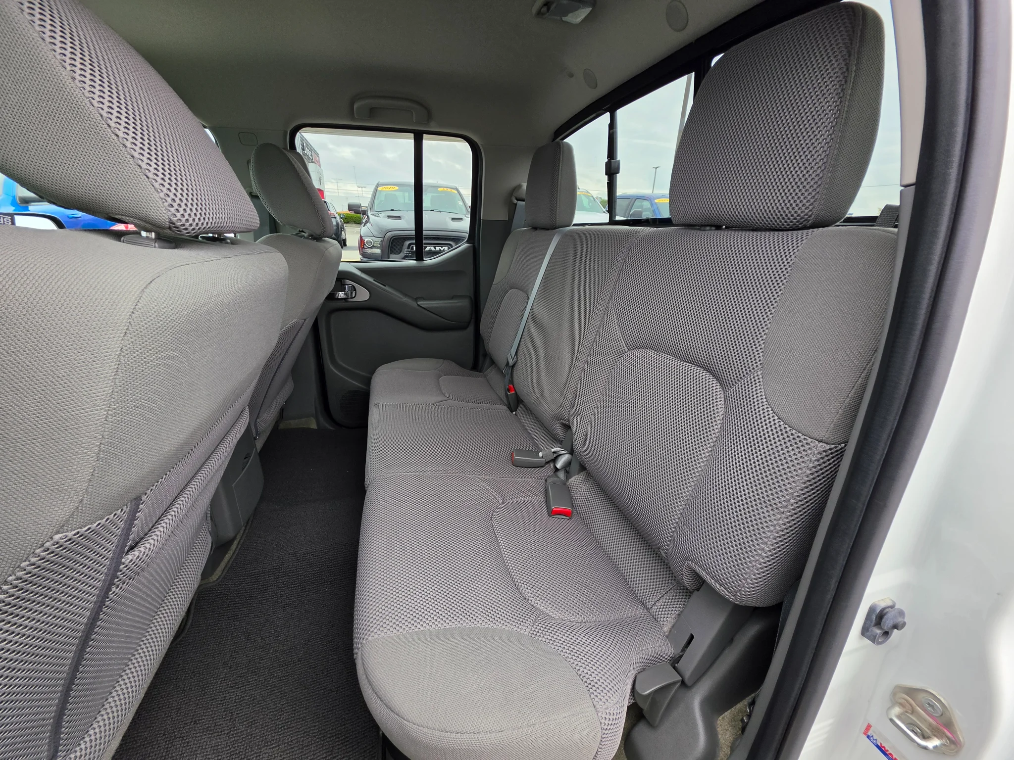 Used 2017 Glacier White Nissan SV V6 image 24