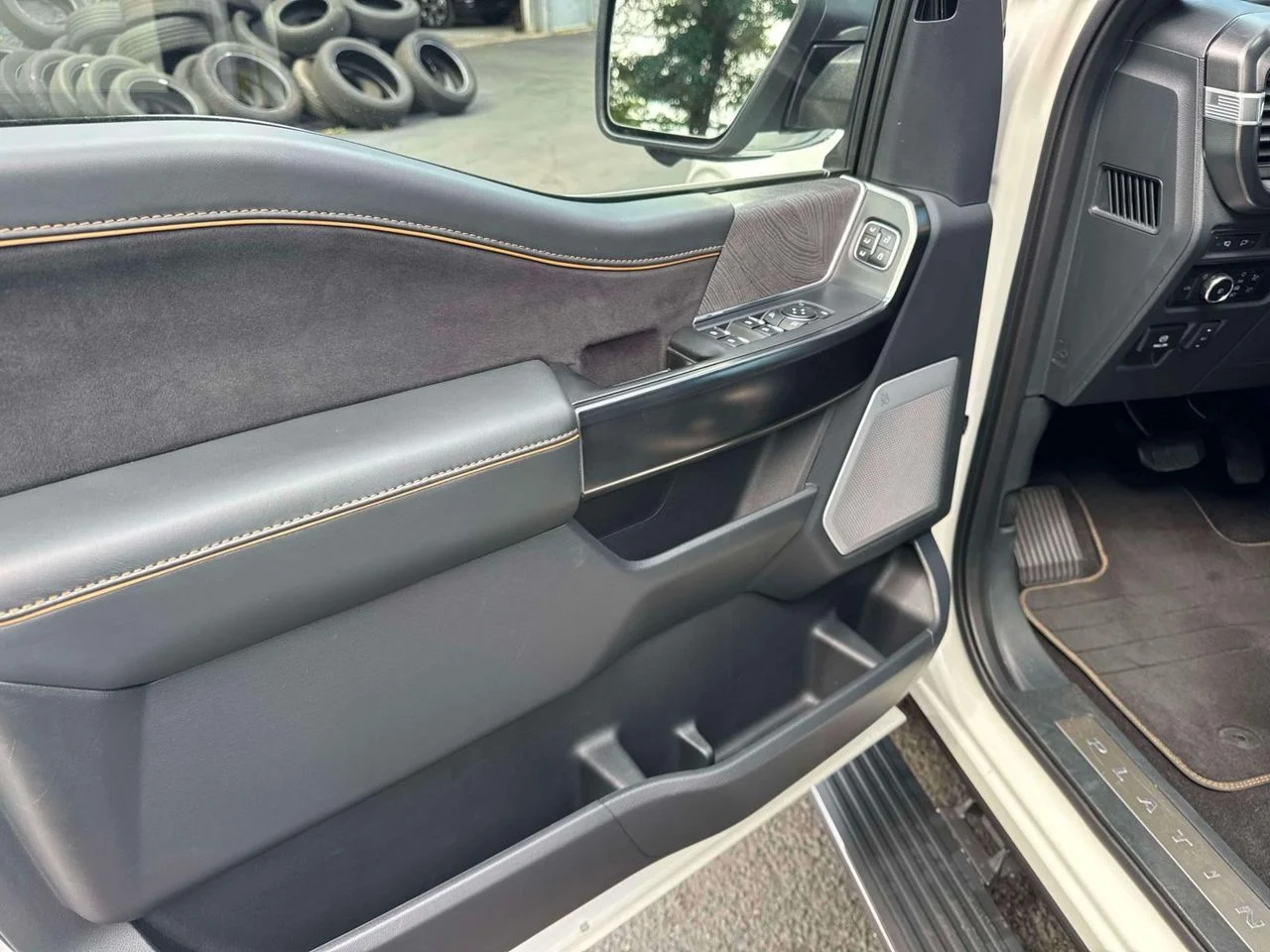 Used 2023 Star White Metallic Tri-Coat Ford Platinum image 18