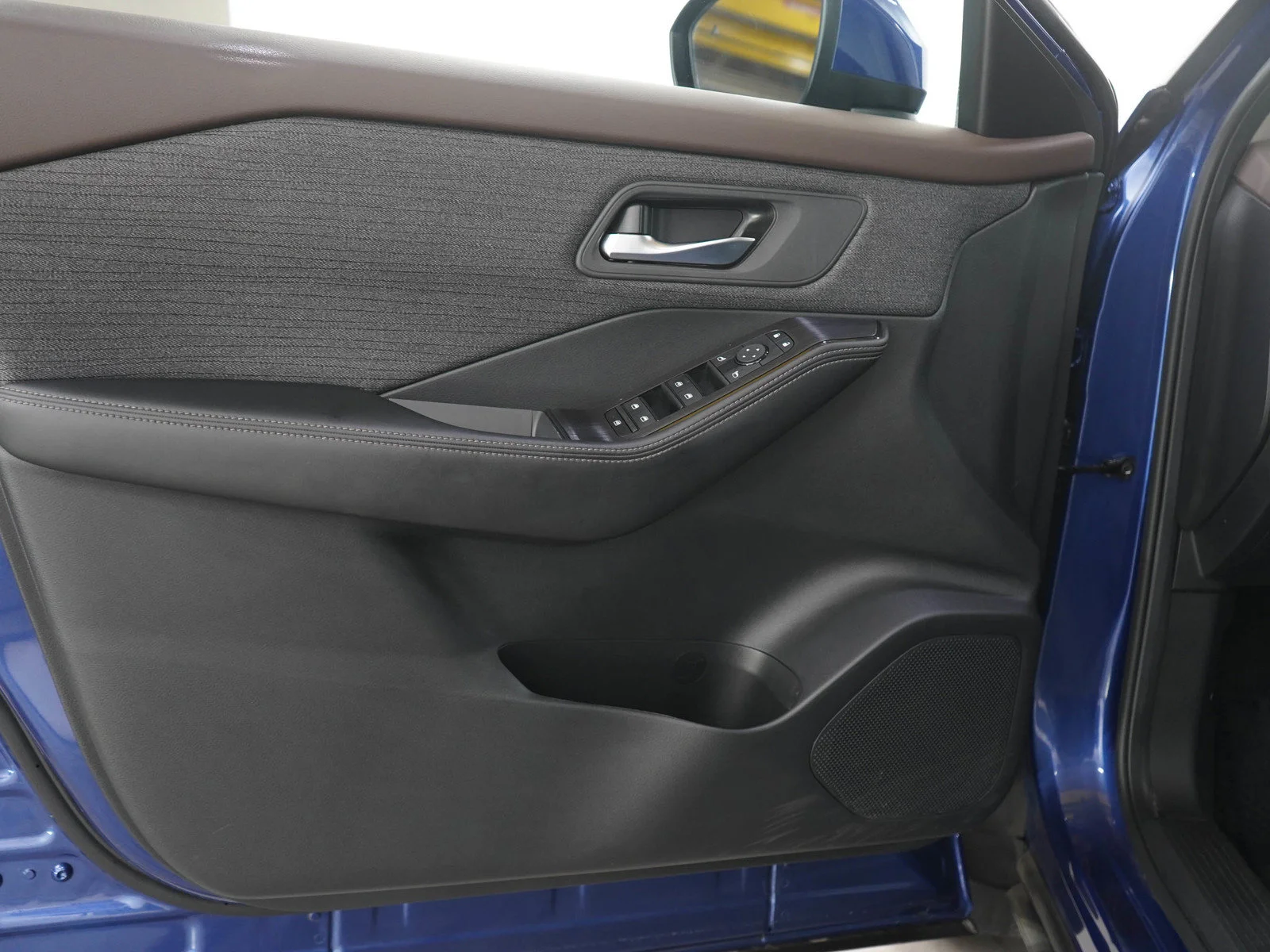 Used 2023 Caspian Blue Metallic Nissan SV image 18