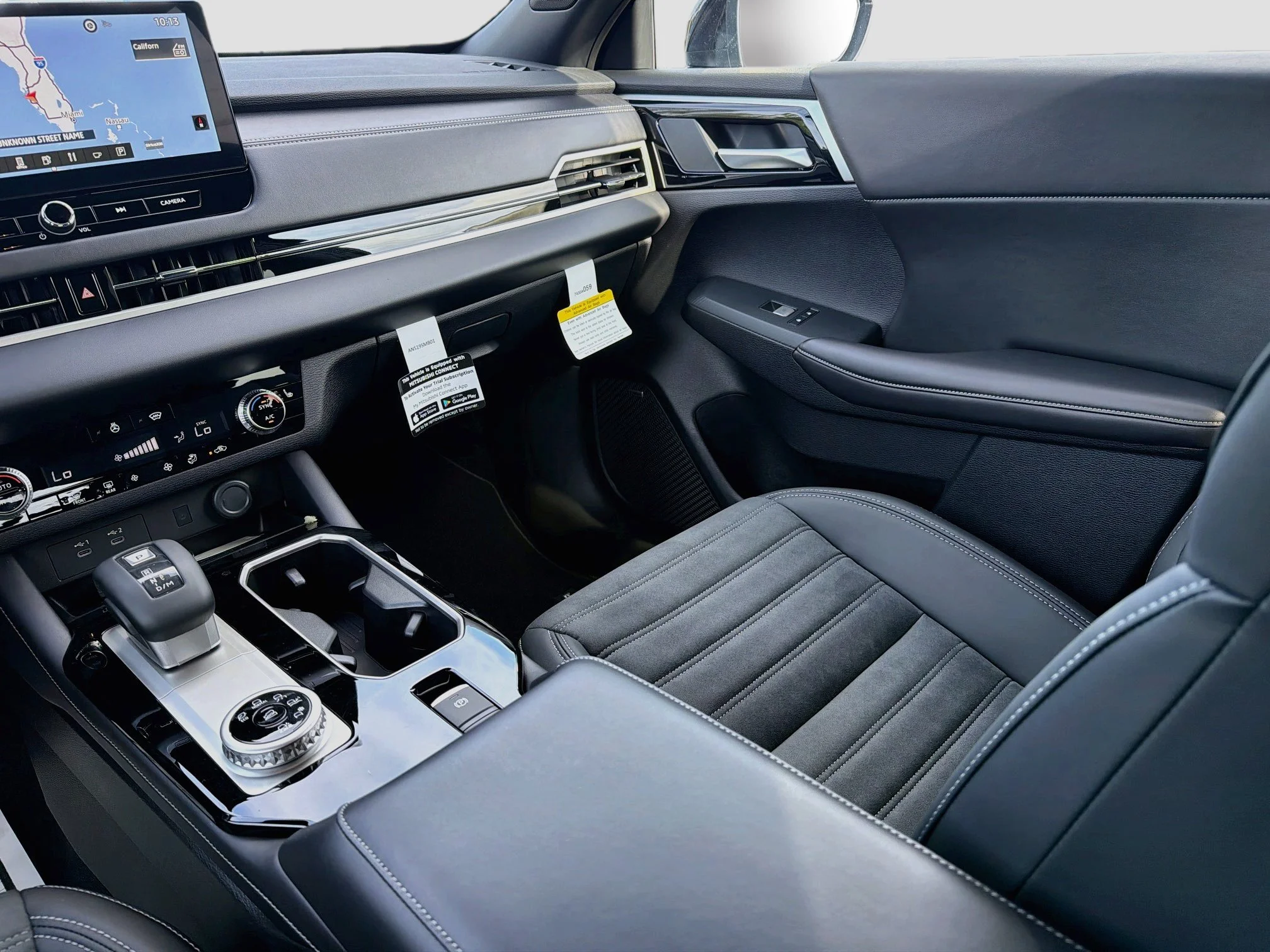 New 2026 Graphite Gray Mitsubishi LE image 23