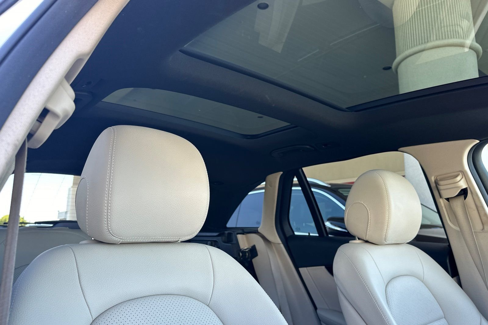 Used 2018 White Mercedes-Benz GLC 300 image 17