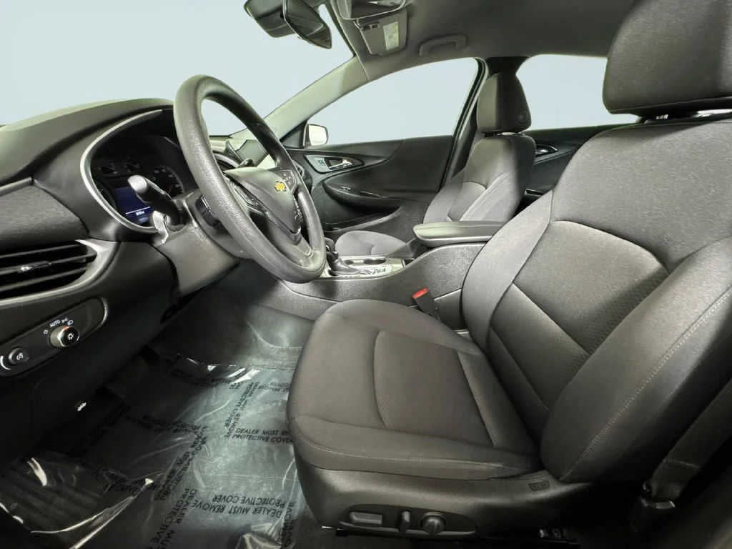 Used 2025 Gray Chevrolet LT image 6