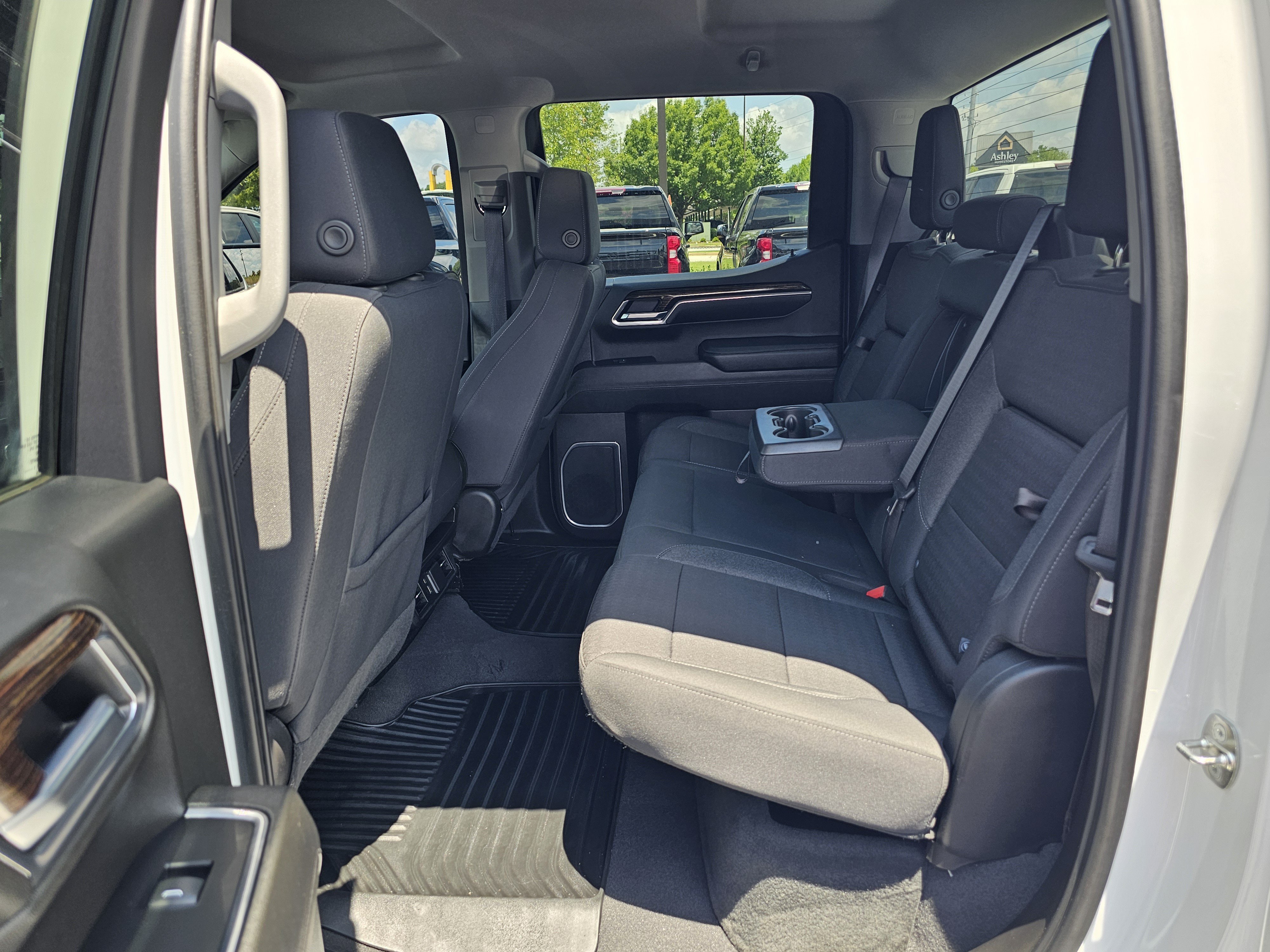 Used 2023 Summit White GMC Elevation image 33