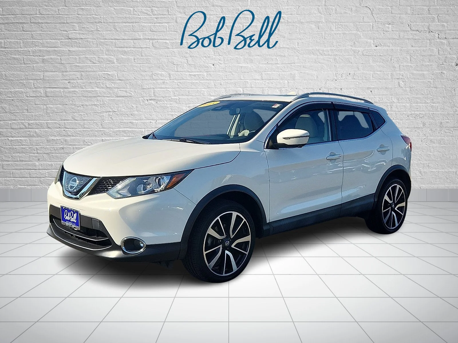 Used 2018 White Nissan SL image 3