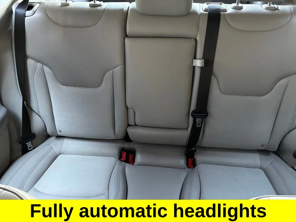 Used 2022 Red Jeep Latitude image 14