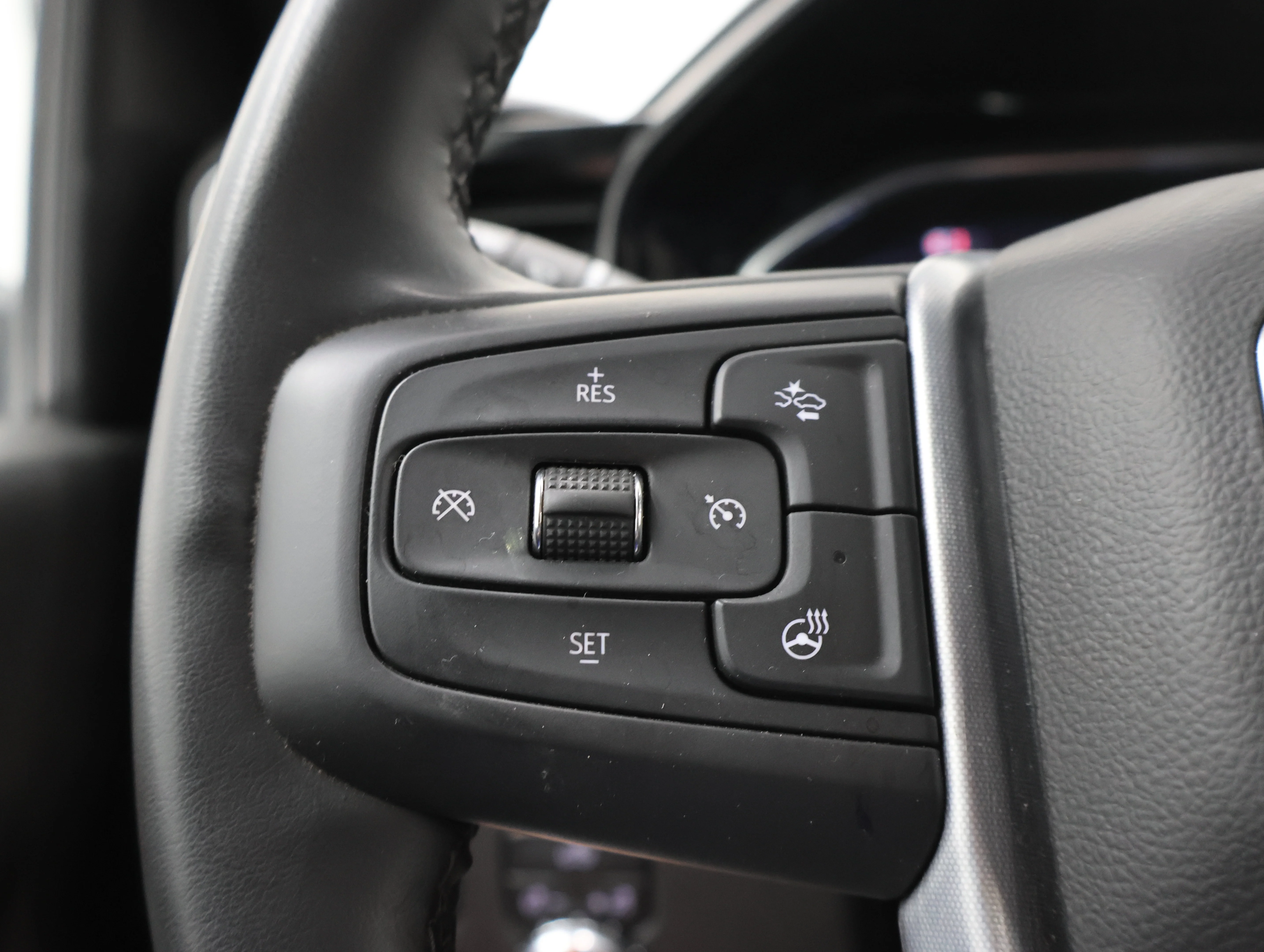 Used 2025 Summit White GMC SLE image 14