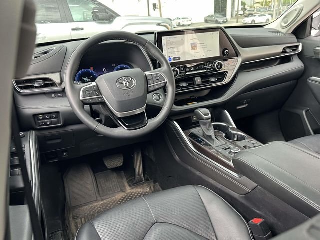 Used 2024  Toyota Limited image 17