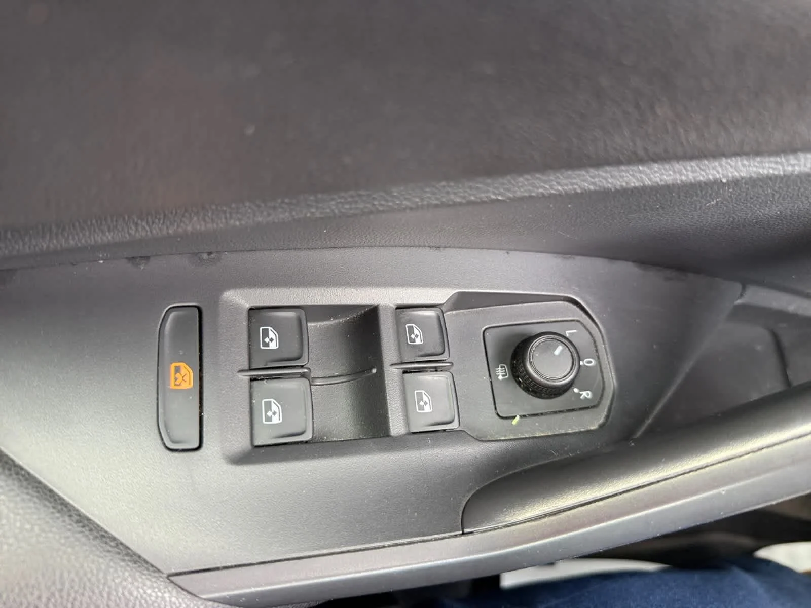 Used 2020 Pure White Volkswagen S image 19