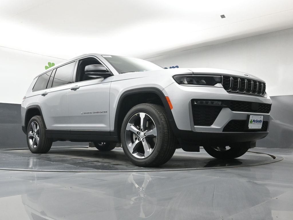 New 2026 Silver Zynith Exterior Paint Jeep Limited image 28