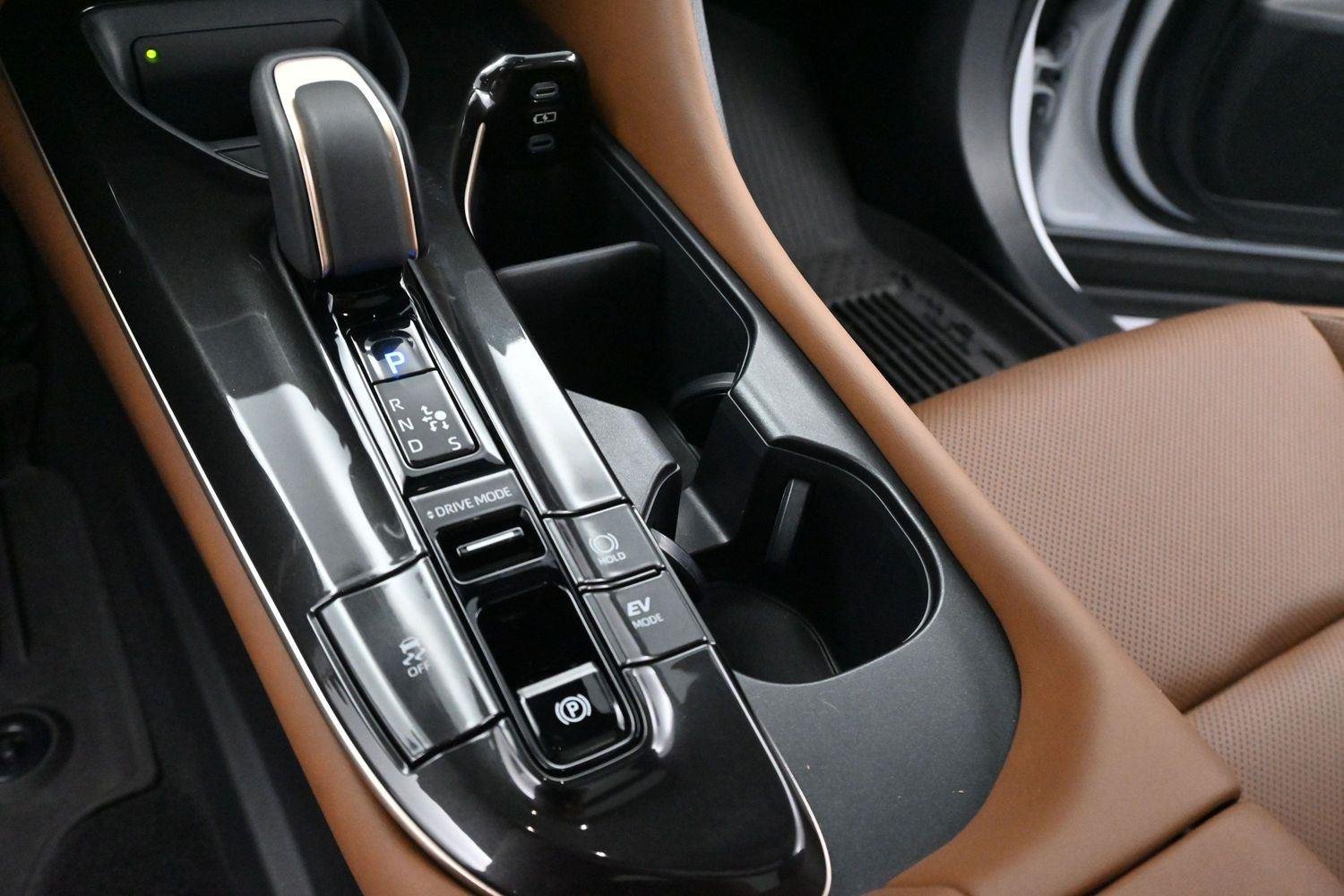 Used 2025  Toyota XLE image 19